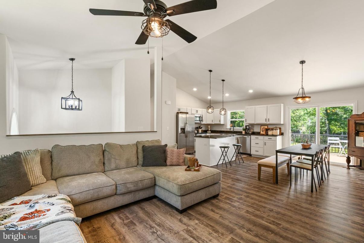 Dining room, Interior, Kitchen, Living room, Pendant Lights, Recessed Lighting, Stainless Steel Appliances, Wood Texture Flooring