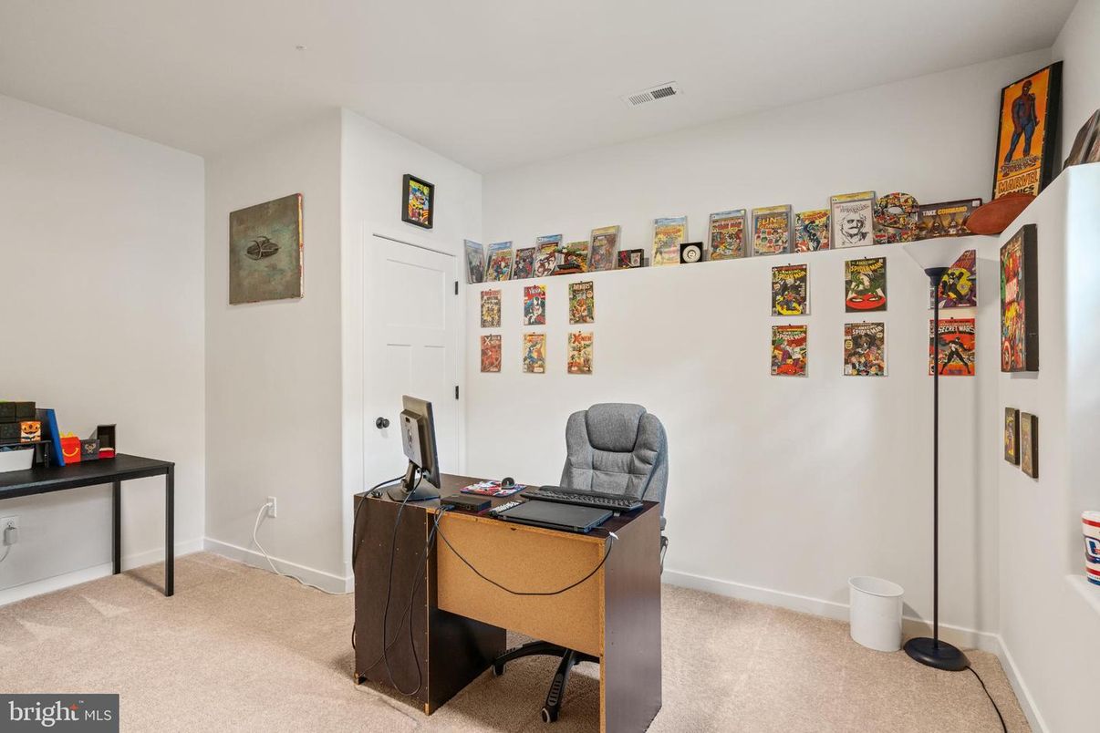 Home Office, Interior