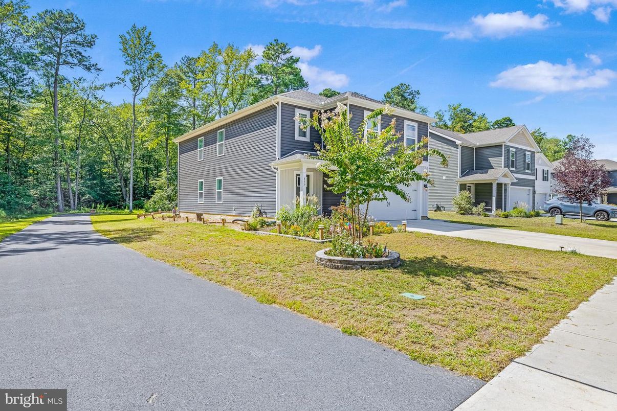 Exterior, Facade, Rowhouse