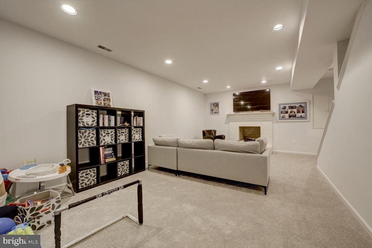 Fireplace, Interior, Living room, Recessed Lighting