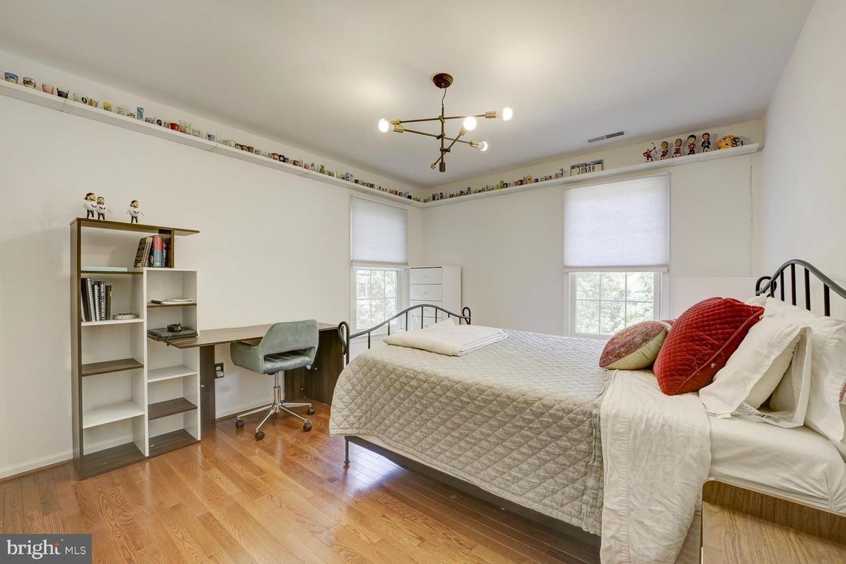 Bedroom, Home Office, Interior, Pendant Lights, Wood Texture Flooring