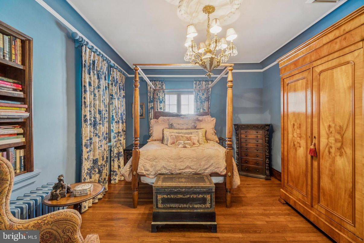 Chandelier, Interior, Wood Texture Flooring