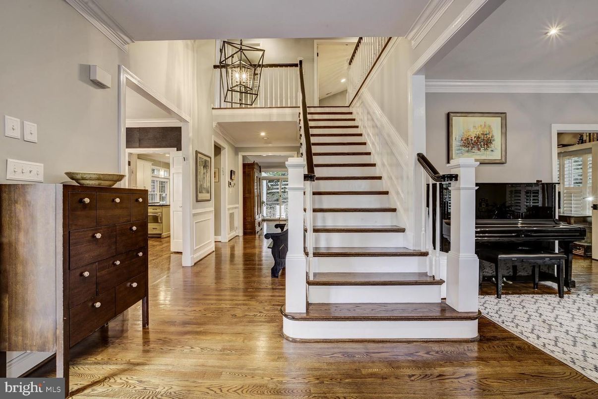 Interior, Piano, Recessed Lighting, Wood Texture Flooring