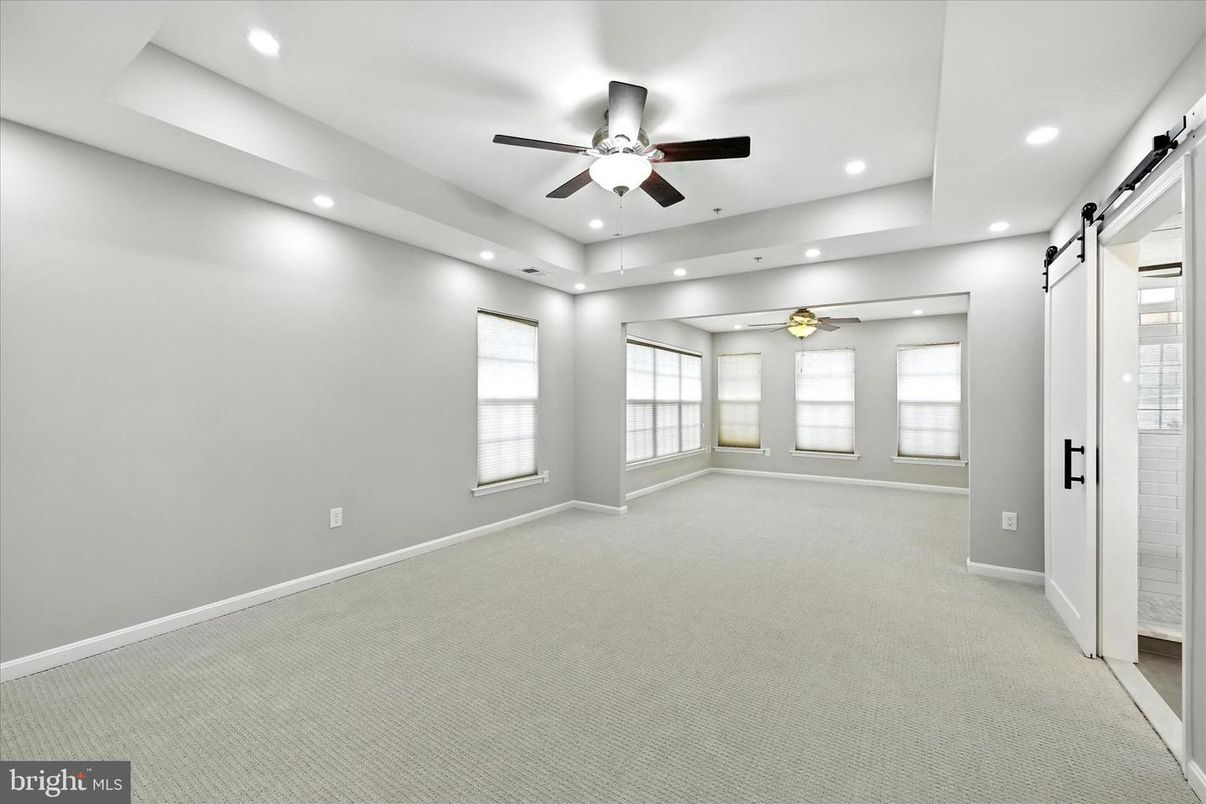 Empty room, Interior, Recessed Lighting