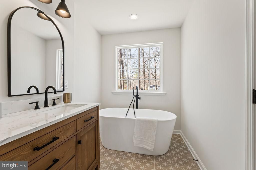 Bathroom, Dual Sink Vanities, Free Standing Baths, Interior, Recessed Lighting