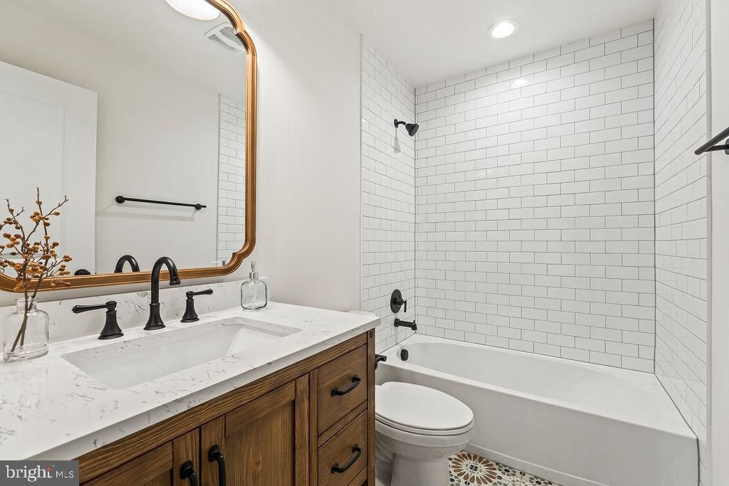 Bathroom, Interior, Recessed Lighting