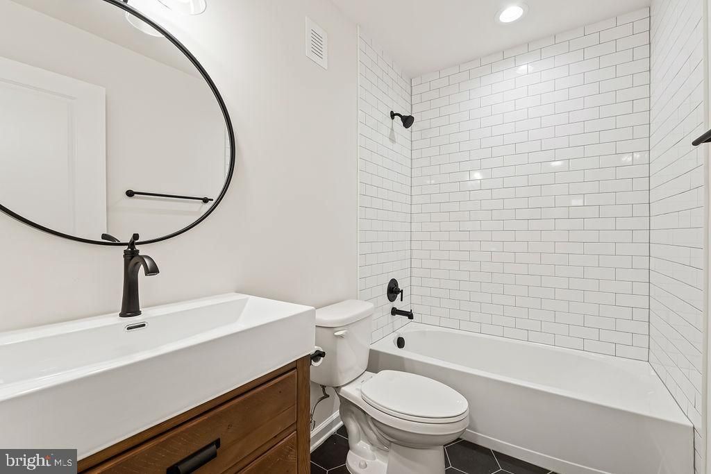 Bathroom, Interior, Recessed Lighting