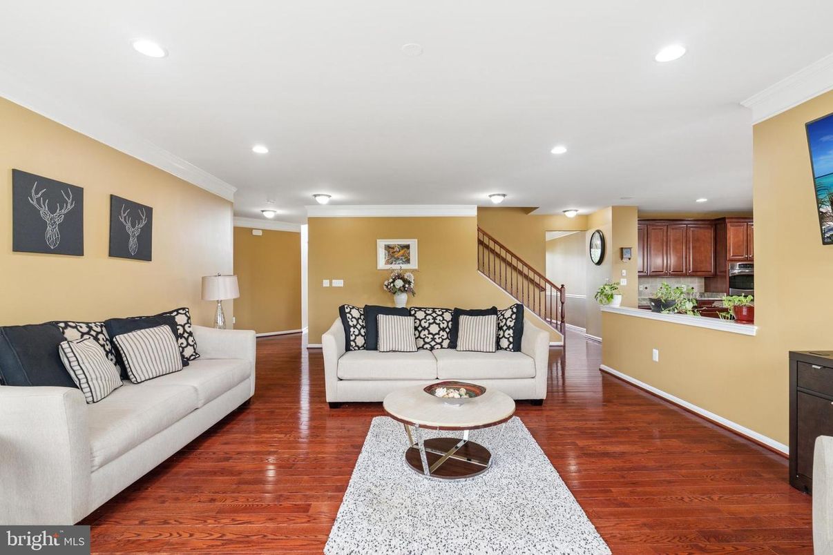 Interior, Kitchen, Living room, Recessed Lighting, Wood Texture Flooring