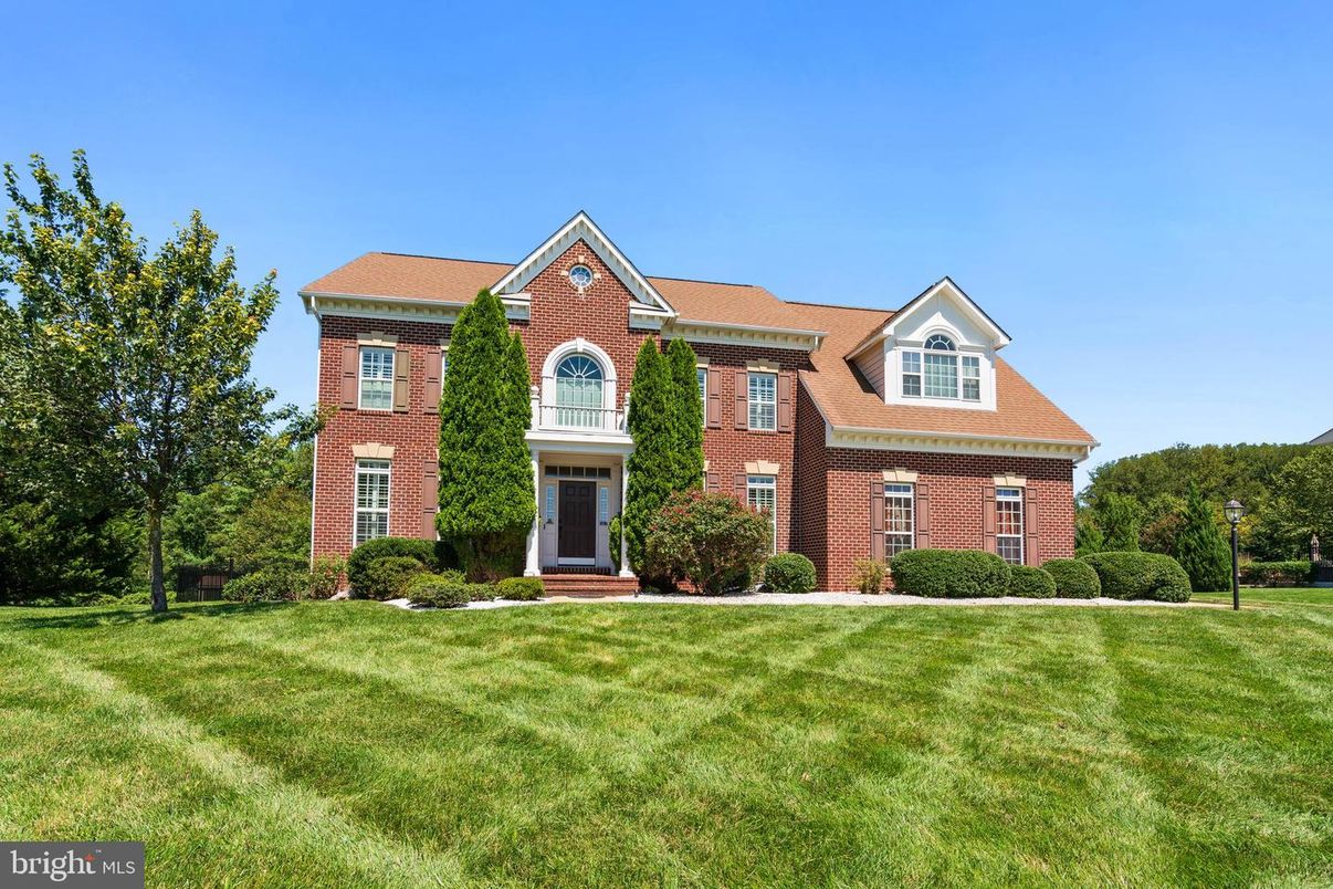 Backyard, Exterior, Facade, Brick Facade, Brick Traditional