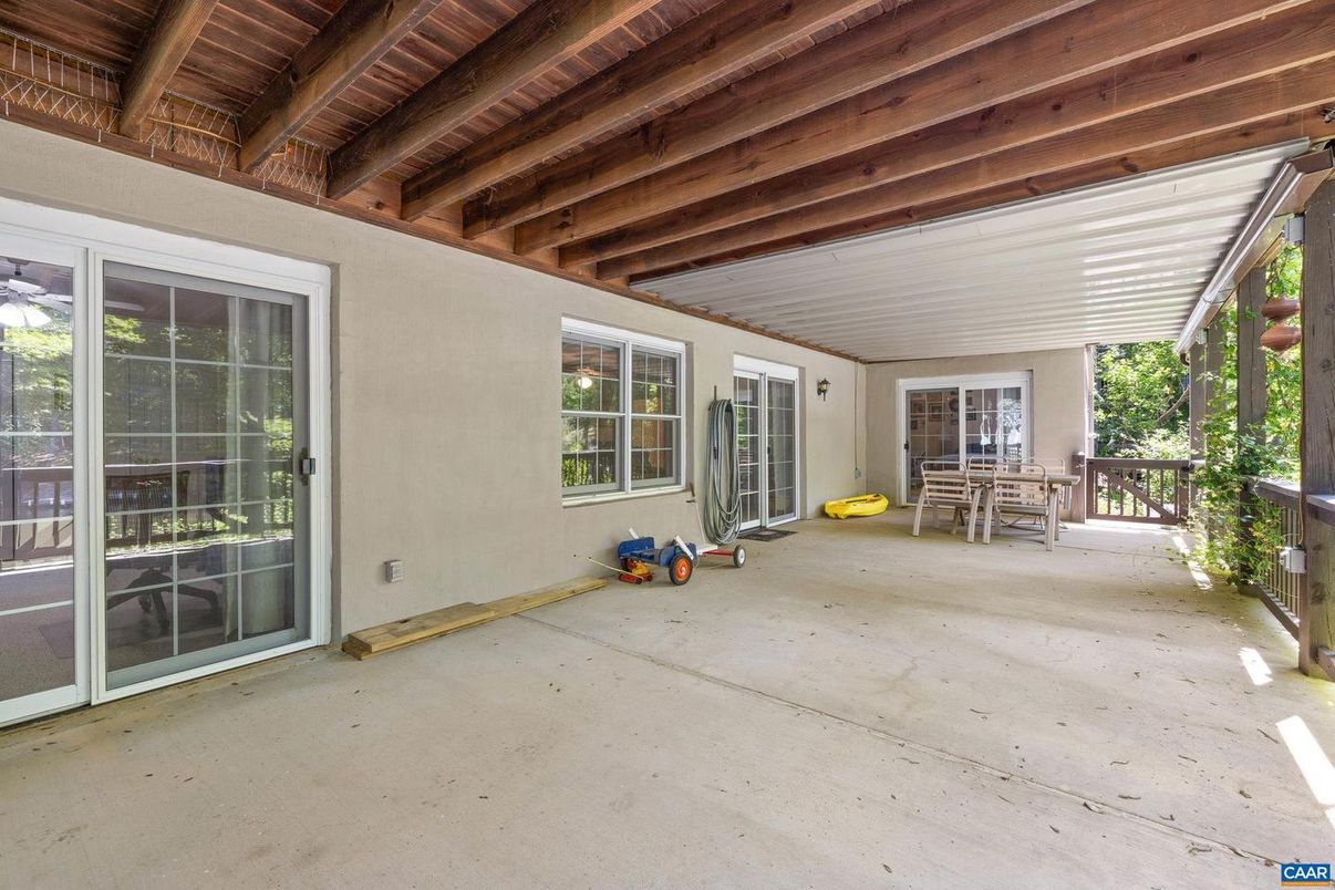 Exterior, Fitness Equipment, Wooden Beams