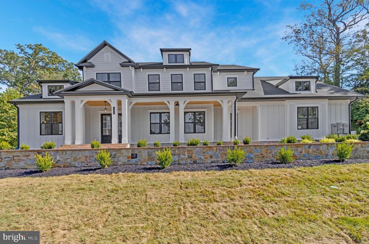 Exterior, Facade, Farmhouse