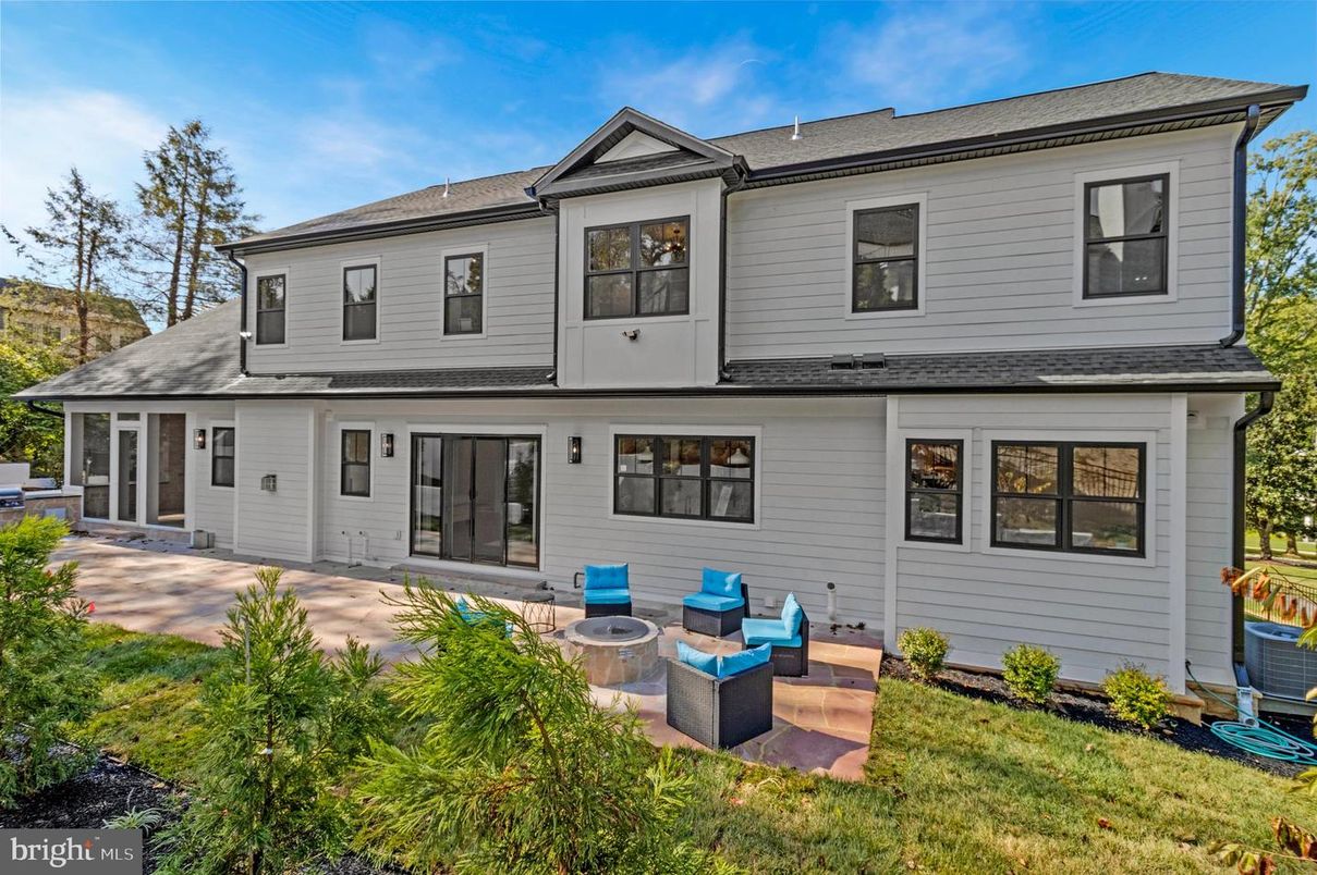 Exterior, Facade, Farmhouse