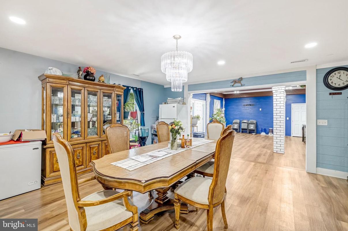 Chandelier, Dining room, Interior, Recessed Lighting, Wood Texture Flooring