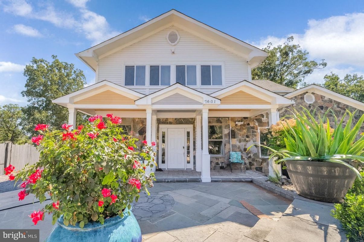 Exterior, Facade, American Craftsman