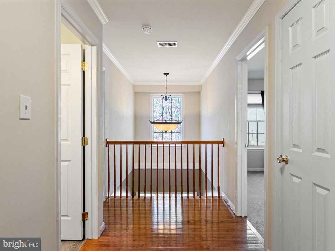 Interior, Pendant Lights, Wood Texture Flooring