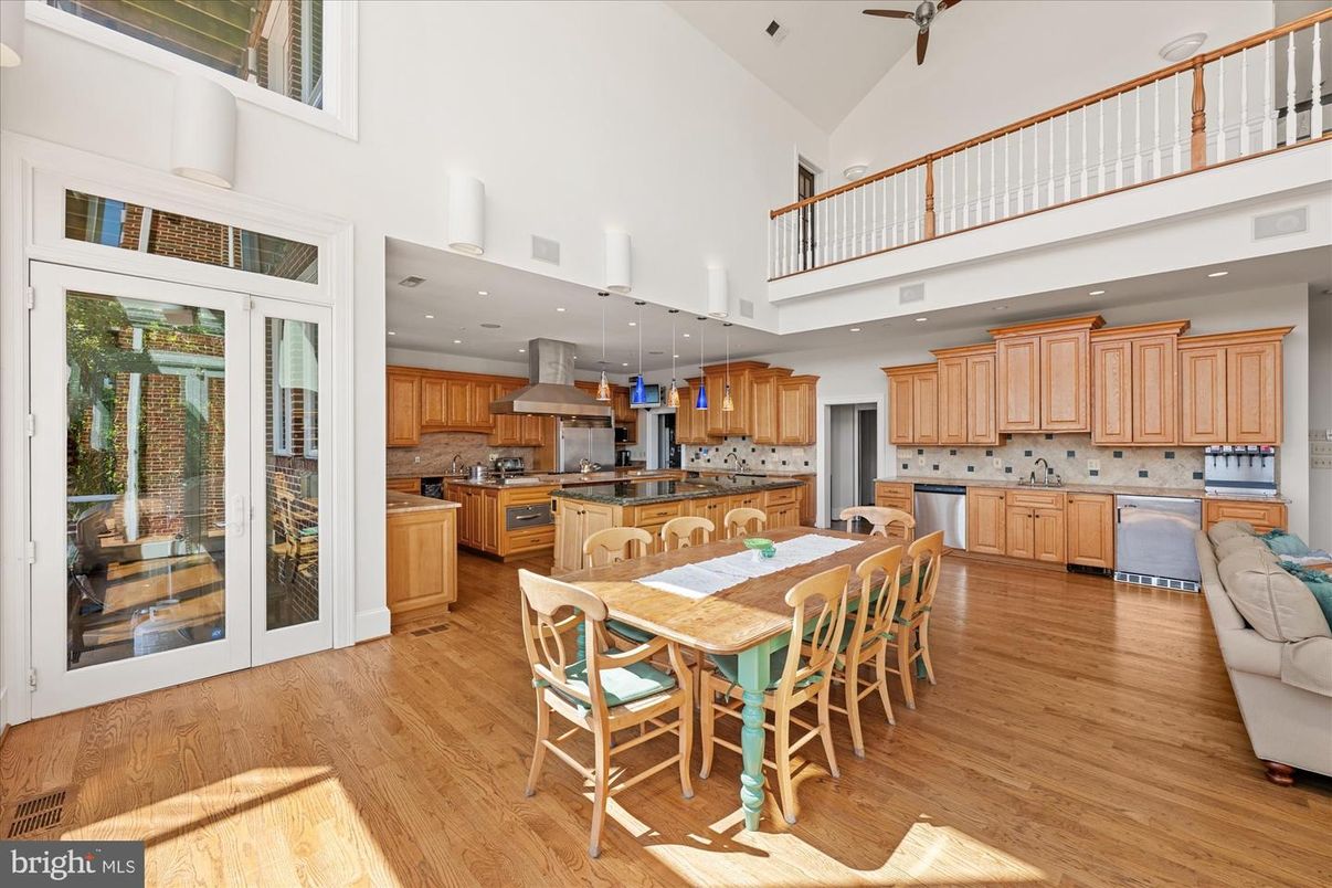 Dining room, Interior, Kitchen, Recessed Lighting, Stainless Steel Appliances, Wood Texture Flooring