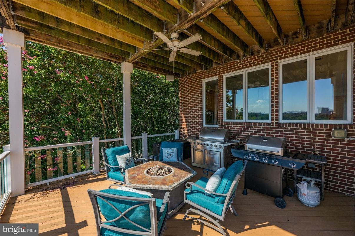 Exterior, Outdoor Kitchen