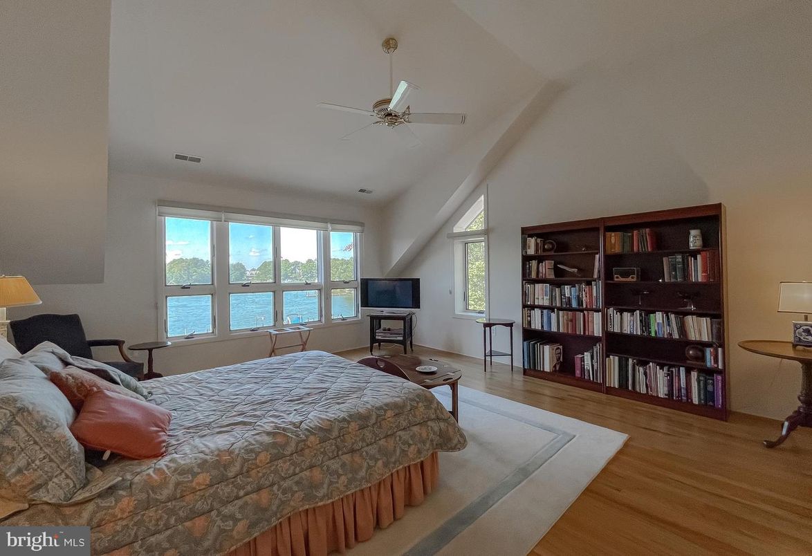 Bedroom, Interior, Water, Wood Texture Flooring