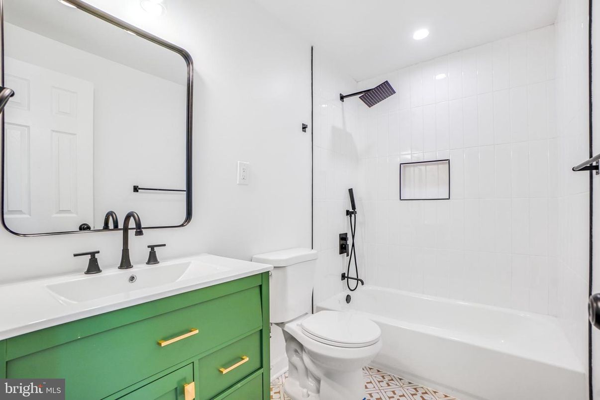 Bathroom, Interior, Recessed Lighting