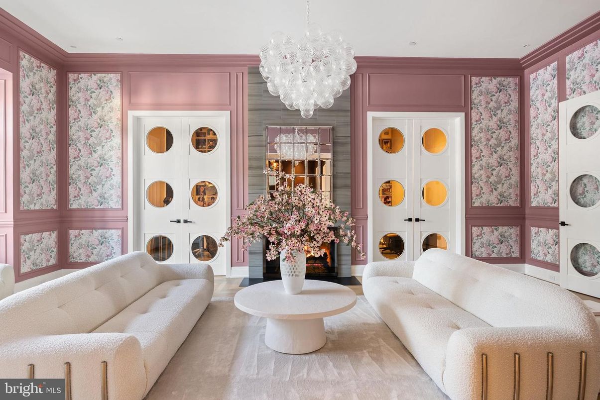 Chandelier, Interior, Living room