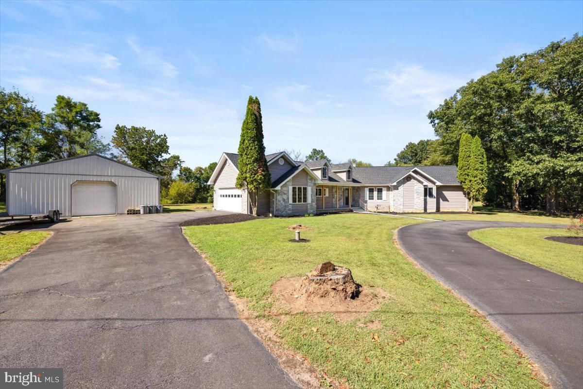 Backyard, Detached Garage, Exterior