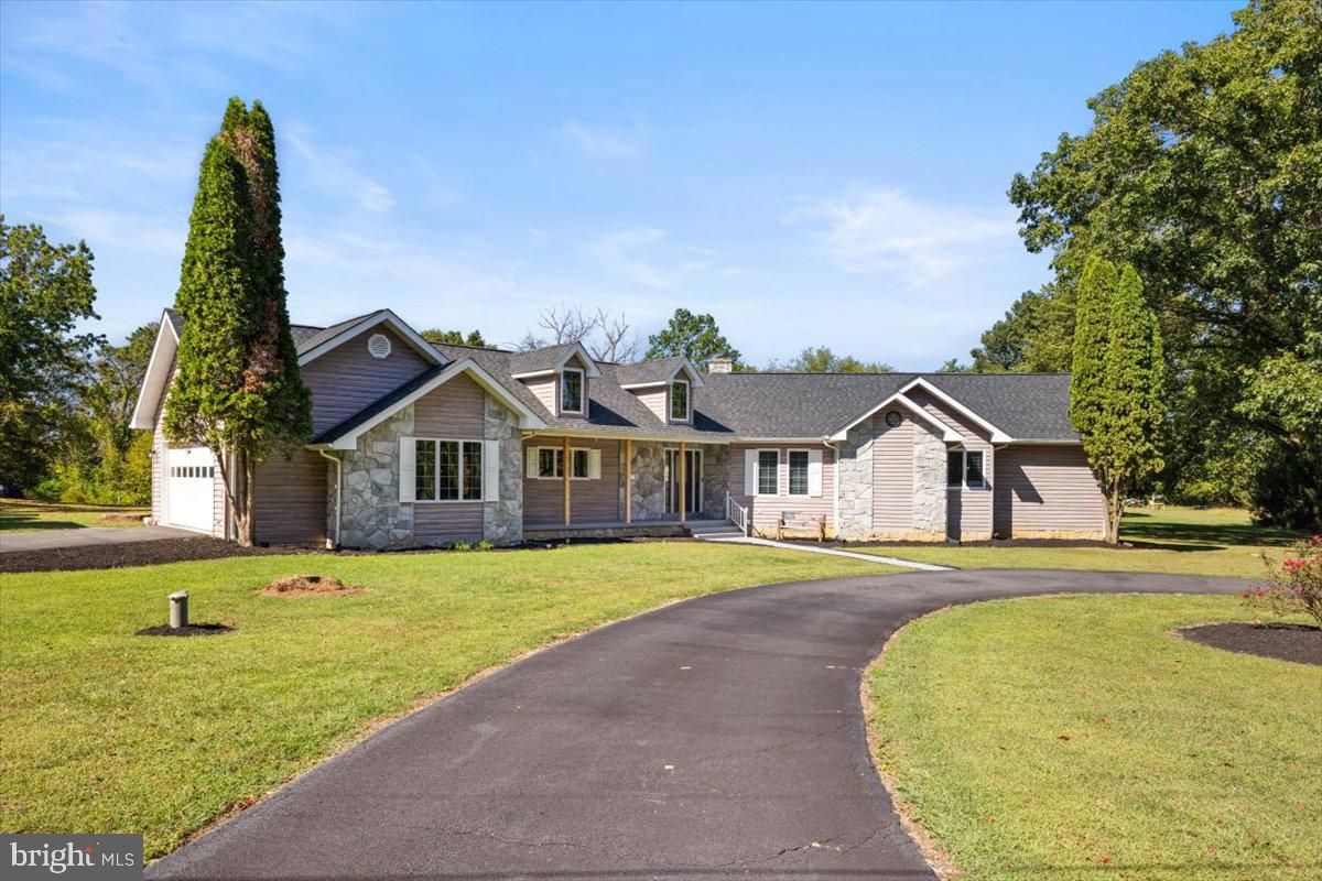 Attached, Backyard, Exterior, Facade, Ranch