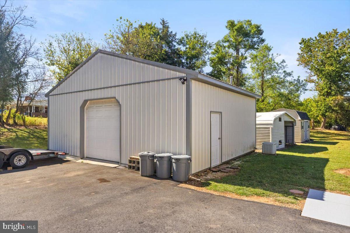 Detached Garage, Exterior