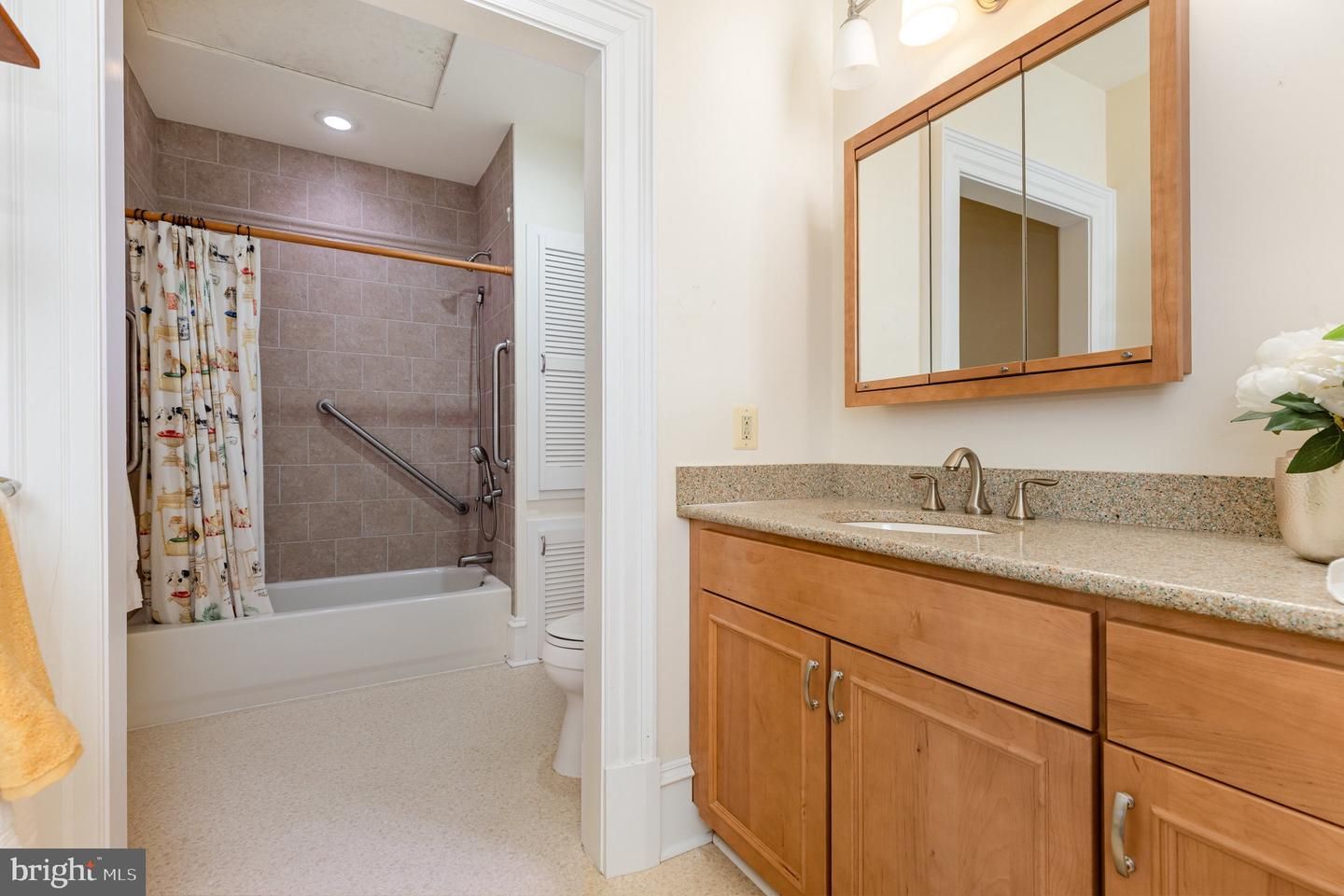 Bathroom, Interior, Recessed Lighting