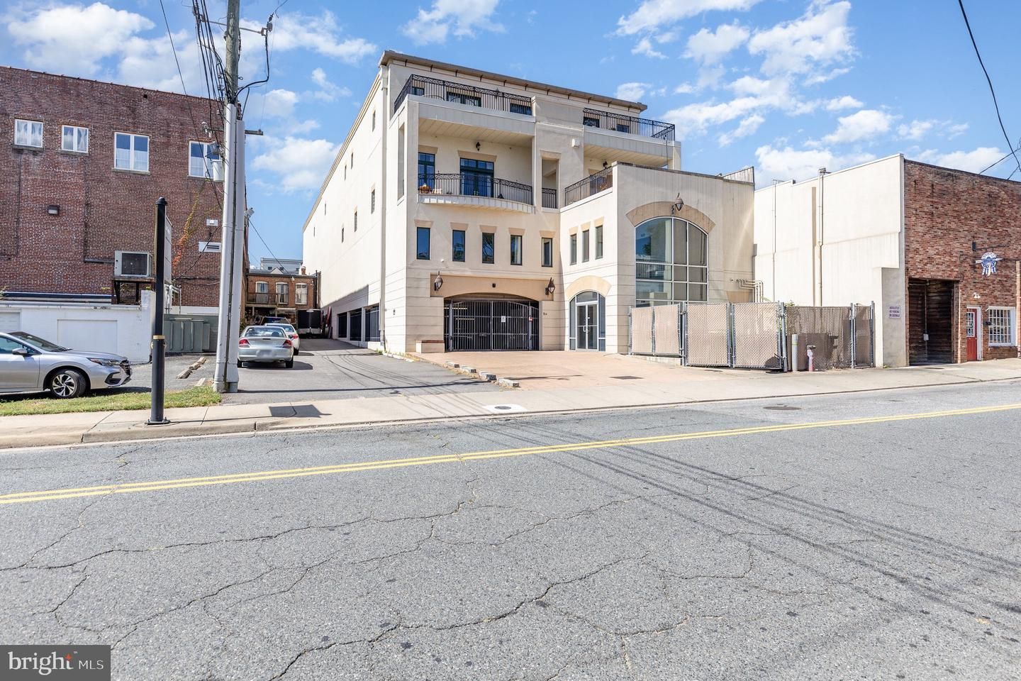 Exterior, Facade, Rowhouse