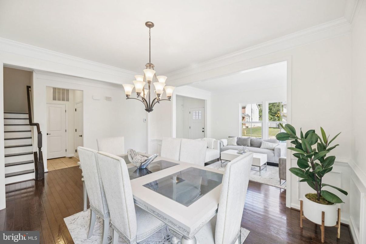 Chandelier, Dining room, Interior, Living room, Wood Texture Flooring