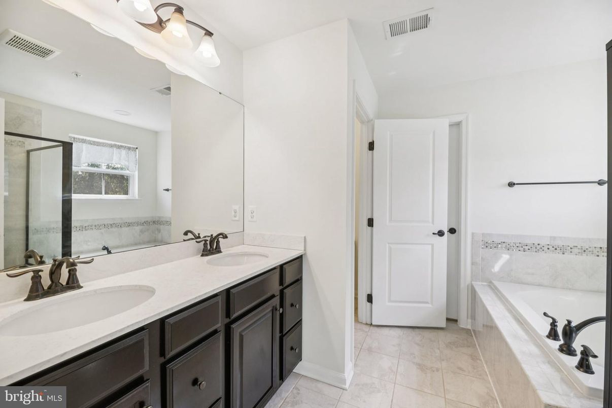Bathroom, Dual Sink Vanities, Interior