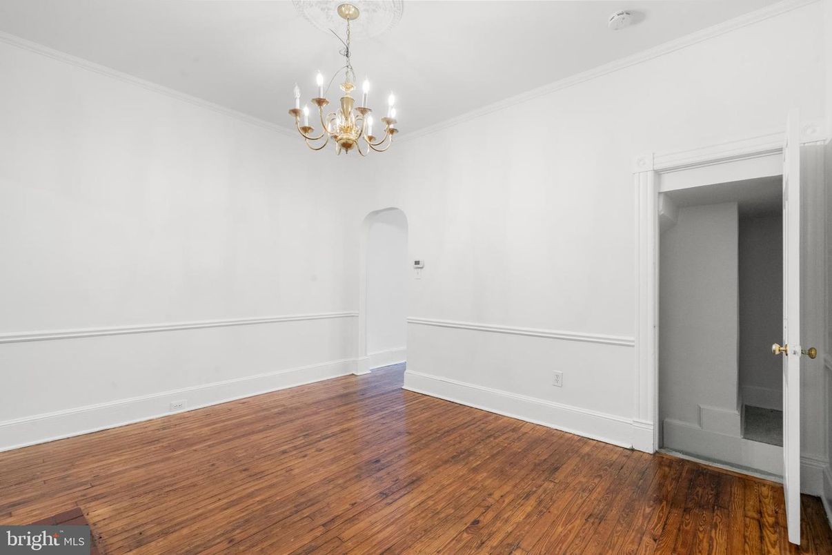 Chandelier, Empty room, Interior, Wood Texture Flooring