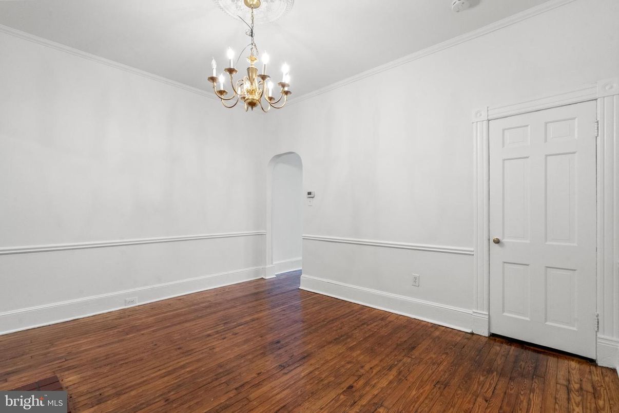 Chandelier, Empty room, Interior, Wood Texture Flooring