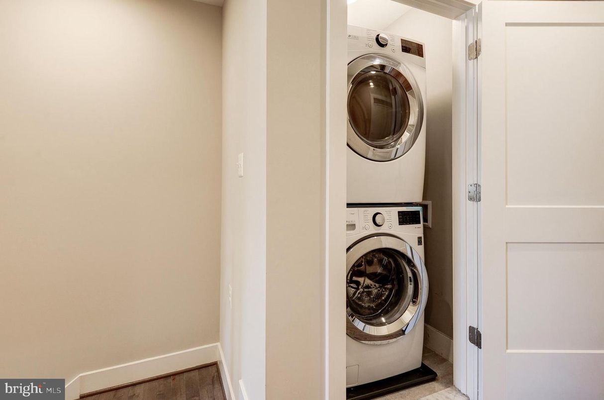 Interior, Utility Closets, Washer, Wood Texture Flooring