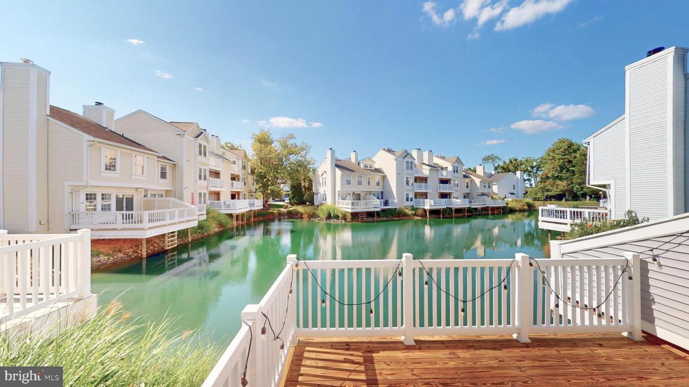 Exterior, Pool, Water