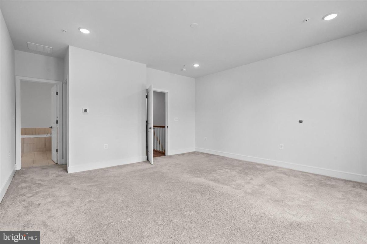 Empty room, Interior, Recessed Lighting
