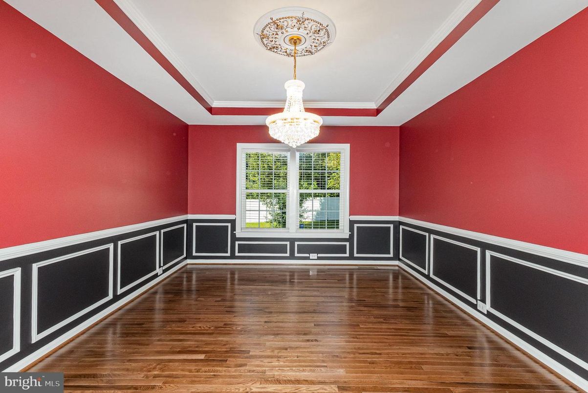 Chandelier, Empty room, Interior, Wood Texture Flooring