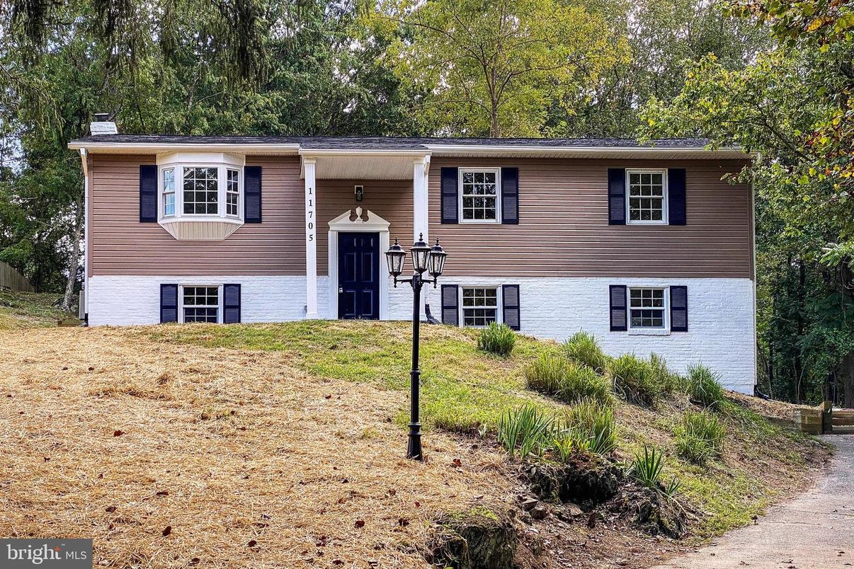 Exterior, Facade, Raised Ranch
