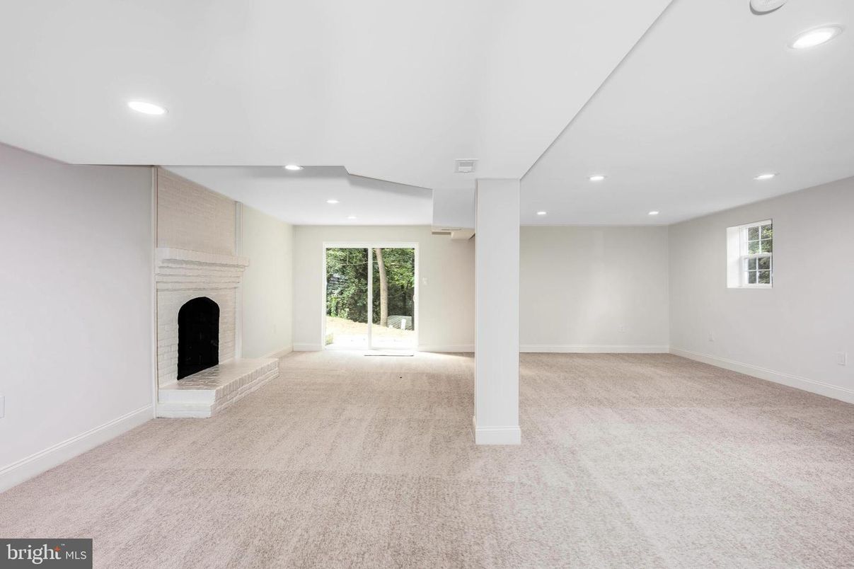 Empty room, Fireplace, Interior, Recessed Lighting