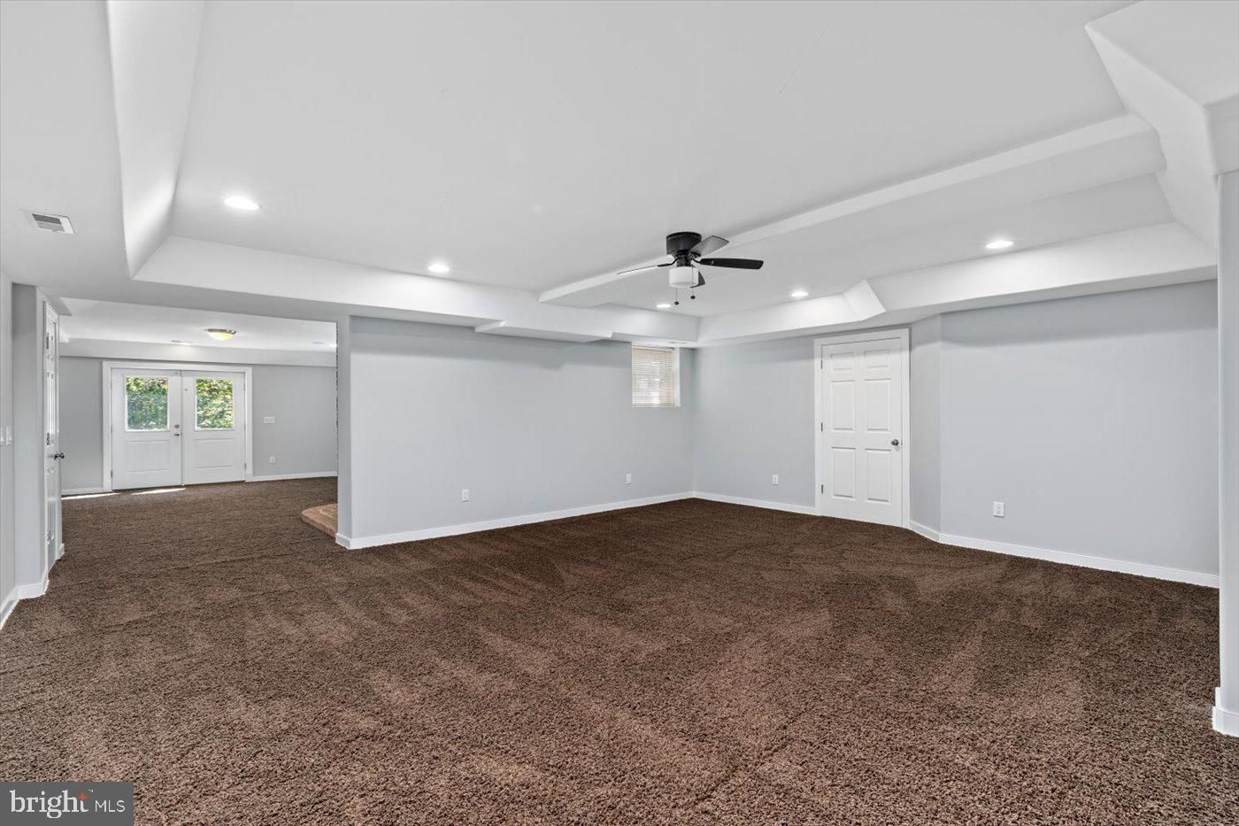 Empty room, Interior, Recessed Lighting