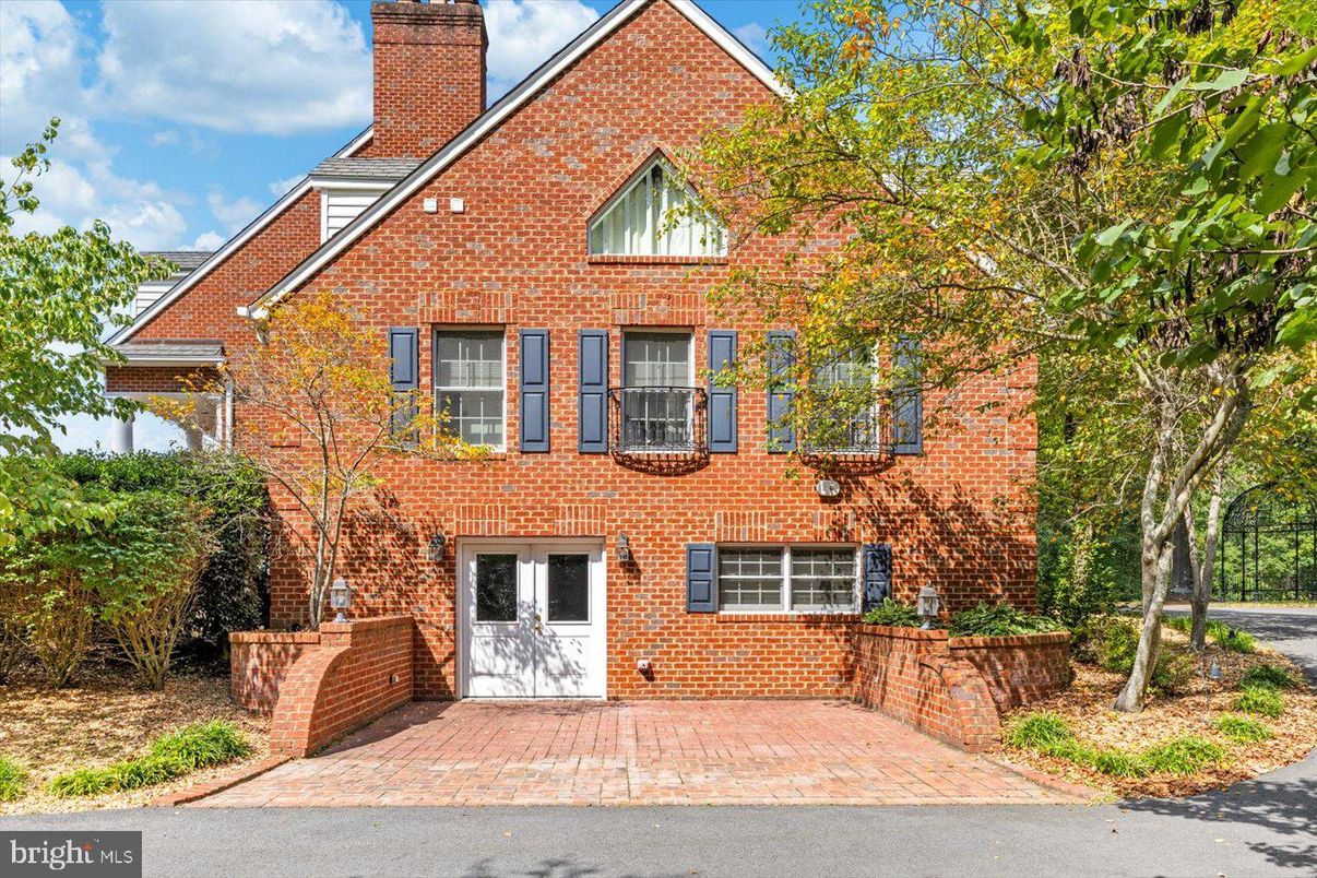 Exterior, Facade, Brick Facade, Brick Traditional