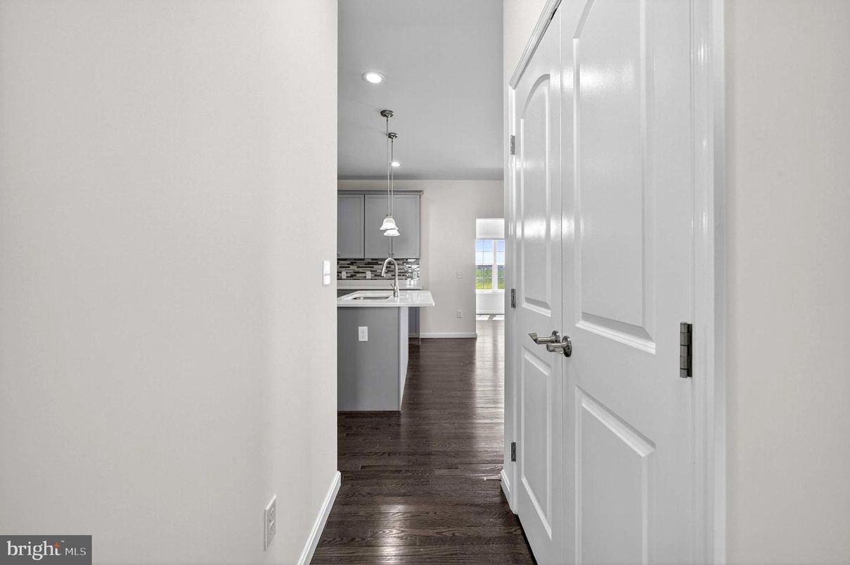 Interior, Pendant Lights, Recessed Lighting, Wood Texture Flooring