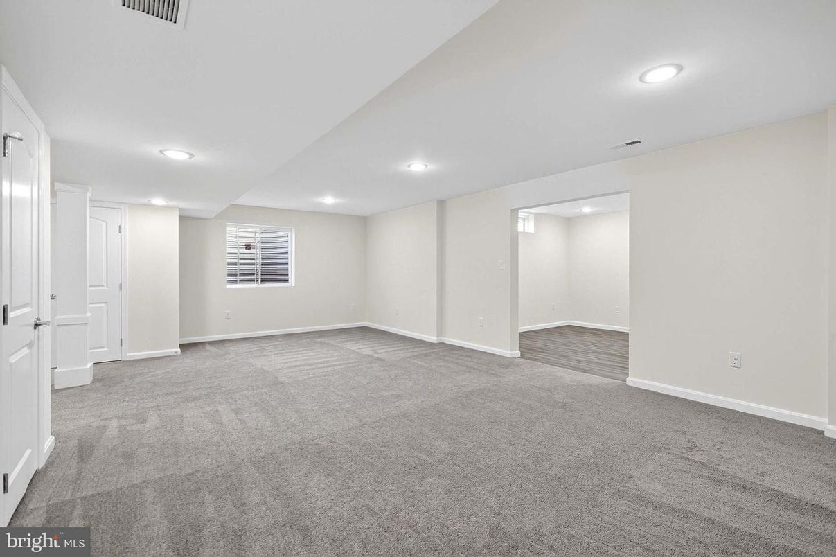 Empty room, Interior, Recessed Lighting