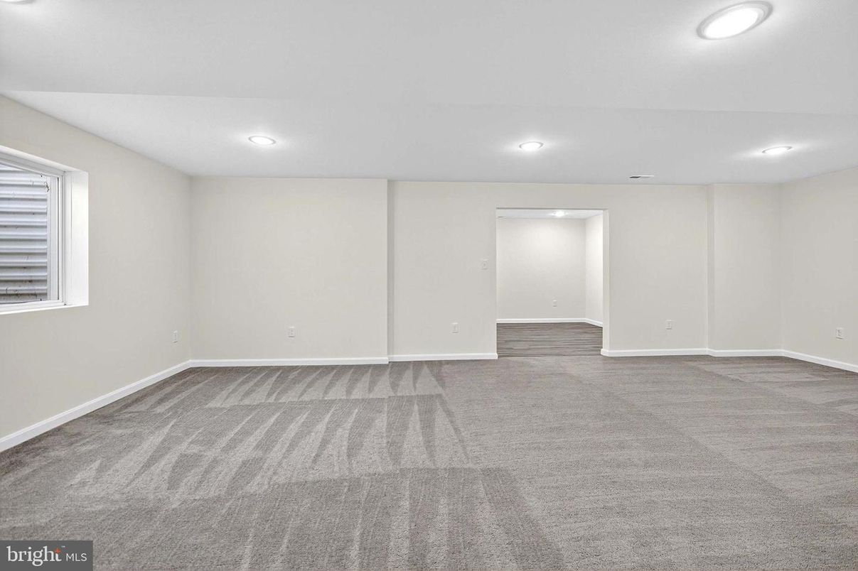 Empty room, Interior, Recessed Lighting
