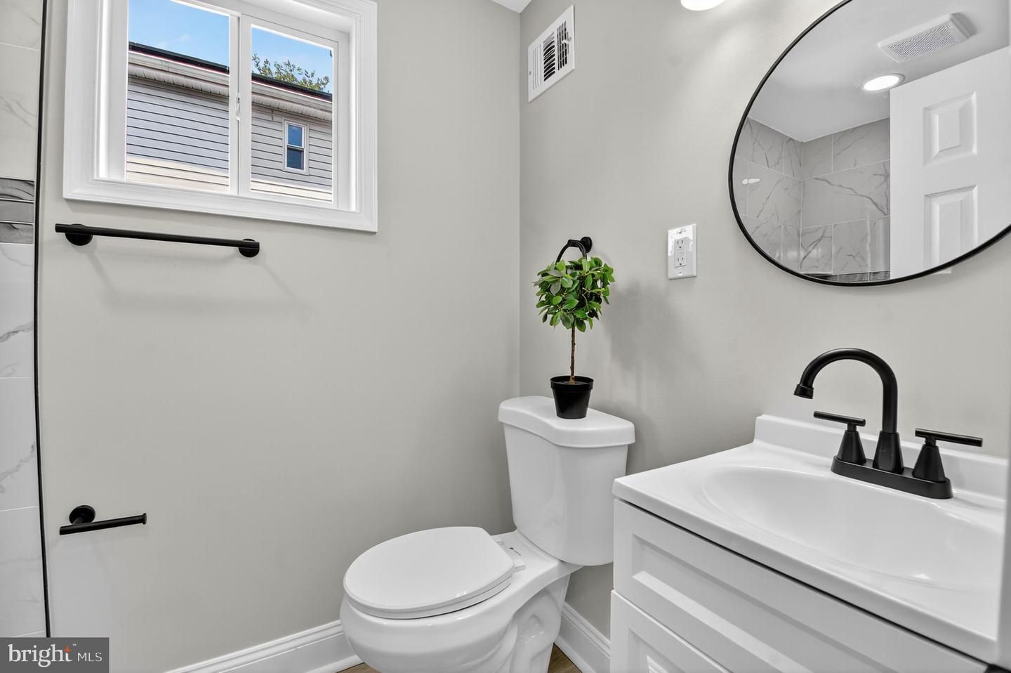 Bathroom, Interior, Marble Walls, Recessed Lighting