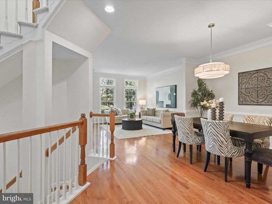 Dining room, Interior, Living room, Pendant Lights, Recessed Lighting, Wood Texture Flooring