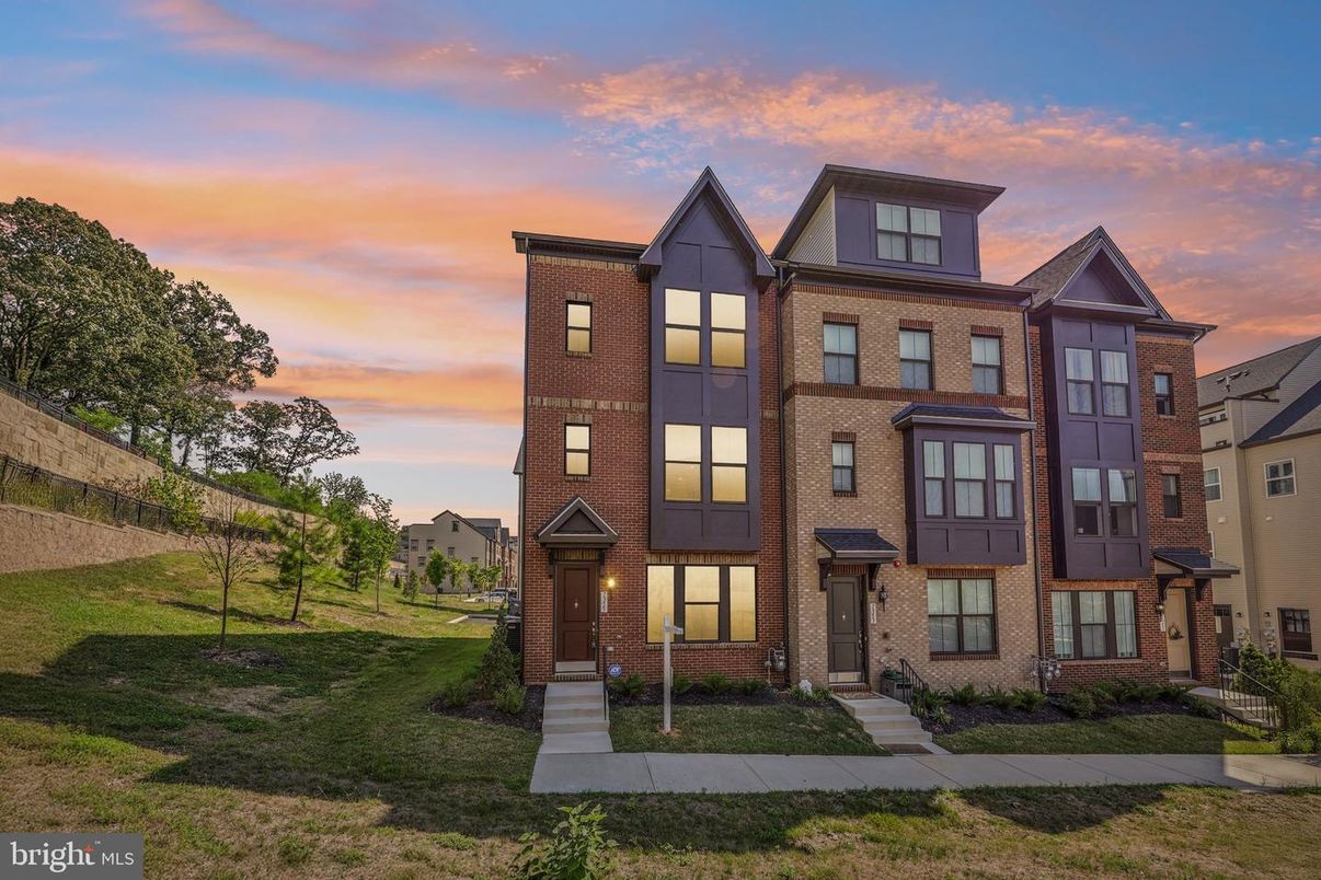 Backyard, Exterior, Facade, Brick Facade, Rowhouse