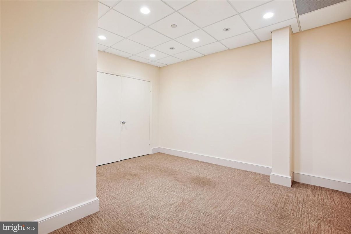 Empty room, Interior, Recessed Lighting