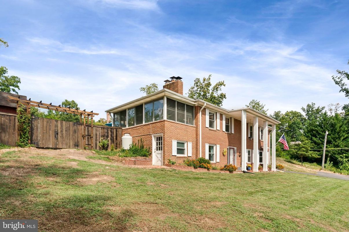 Backyard, Exterior, Facade, Brick Facade, Georgian