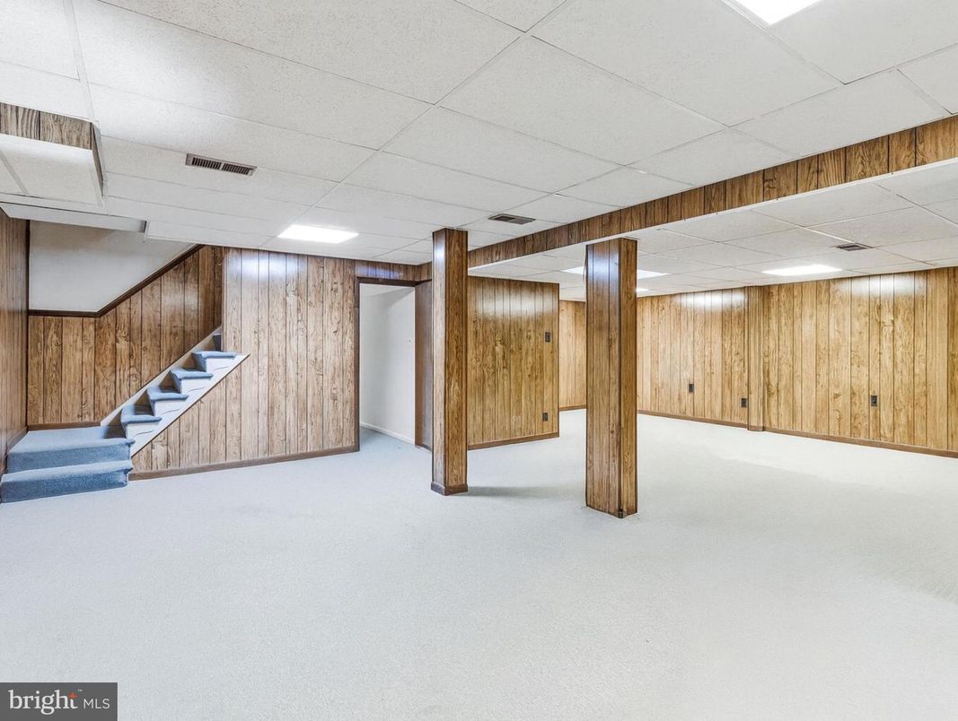 Empty room, Interior, Recessed Lighting, Wooden Walls